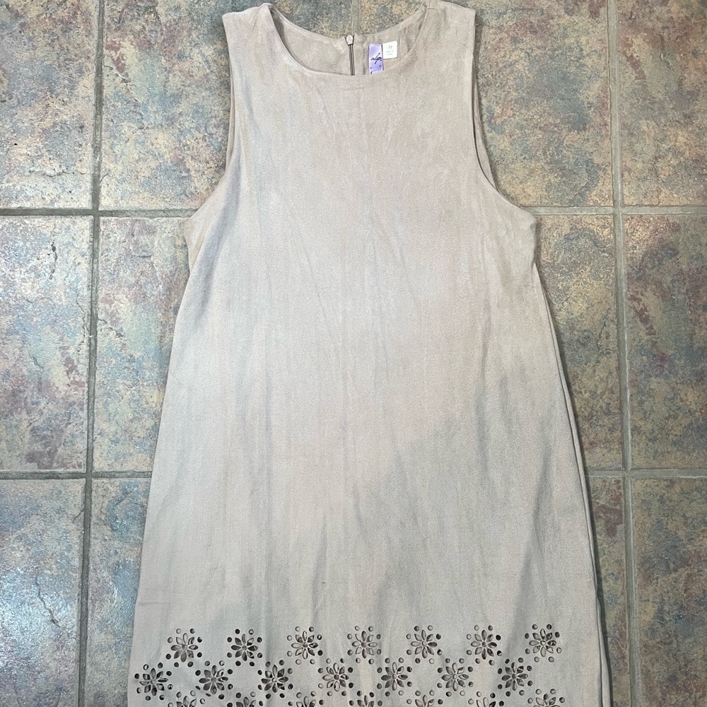 alya | francesca’s tan dress with eyelets size medium